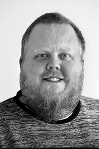 Svartvit ansiktsbild av Olle Edberg.