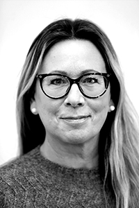 Svartvit ansiktsbild av Mari-Louise Eriksson.