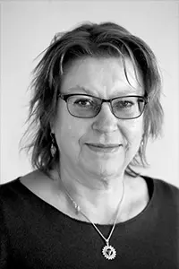 Svartvit ansiktsbild av Therese Oldenvik.