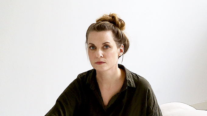 Porträttfoto av konstnär Lovisa Ringborg