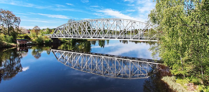 bro över älv i Forshaga