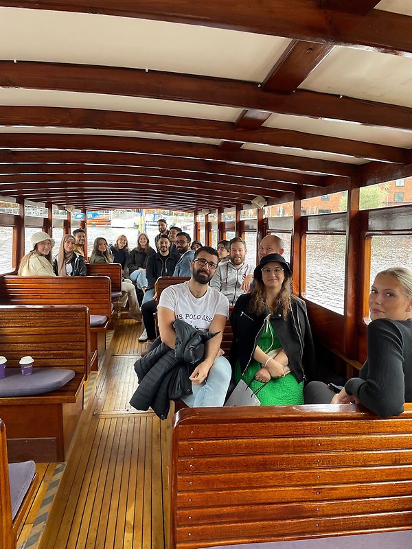 studenterna åker båtbuss